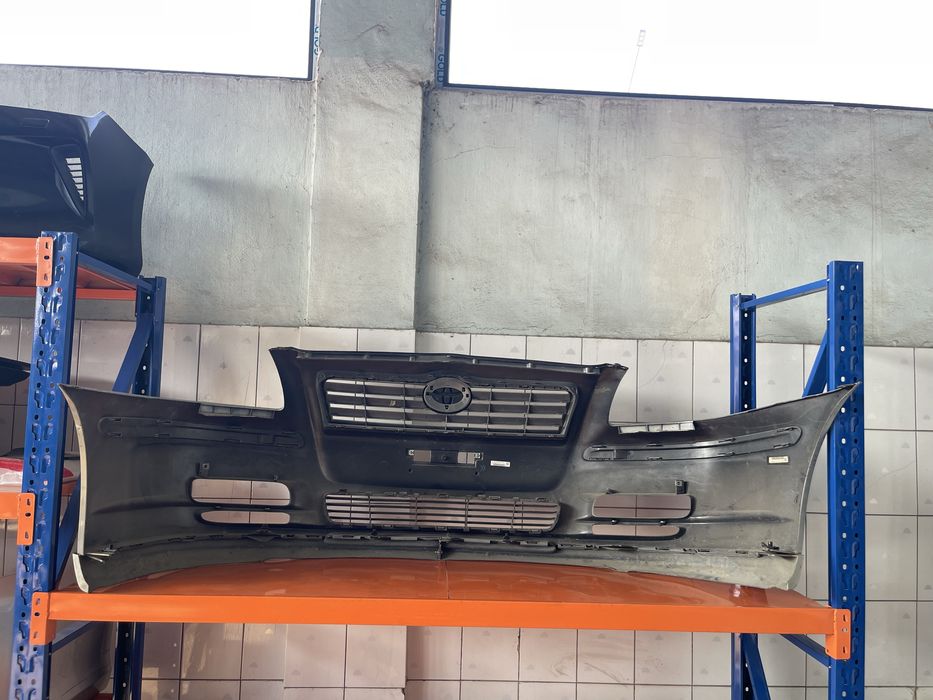 Передний бампер Avensis Авенсис