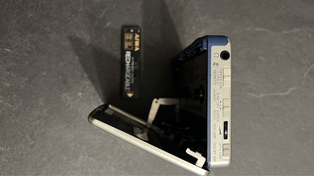 AIWA walkman , vezi descriere
