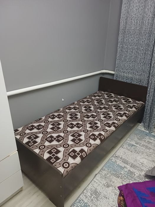 кровать в хорошем состоянии