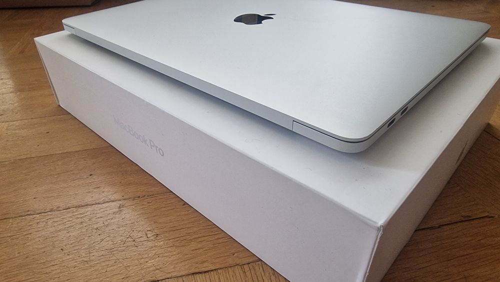 Macbook Pro 13 A2251 2020 i5 2.0ghz 16/512