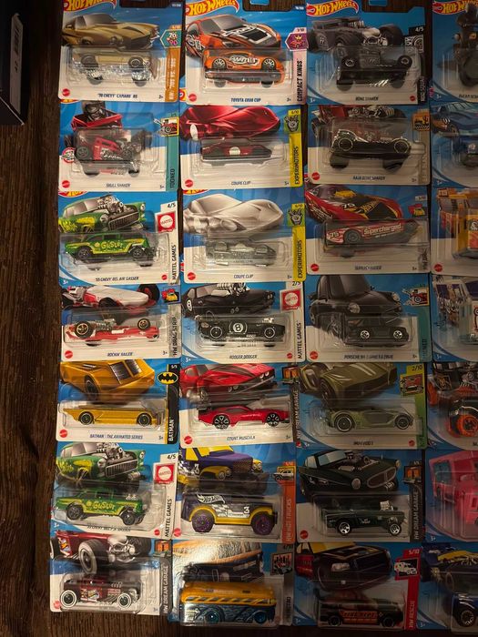 Lot masinute Hot Wheels (42 buc.)