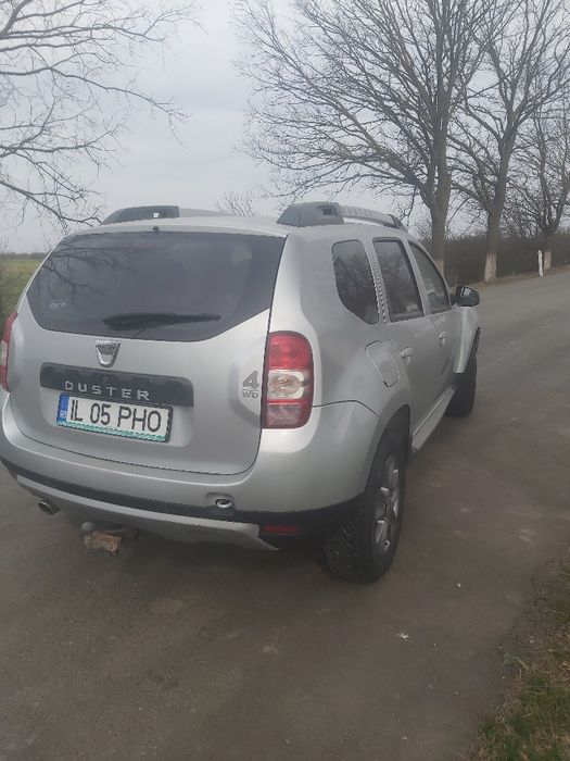 Vând Dacia Duster