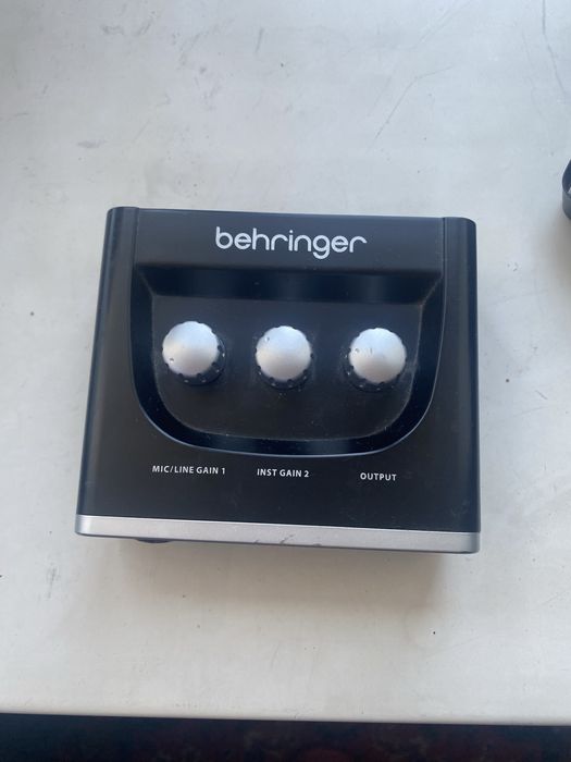 Звуковая карта U-Phoria Um2