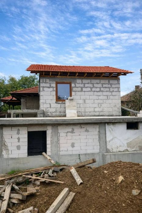 Реновирана къша с голям двор в село Драганово