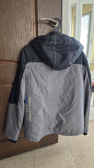 Продам куртку М размер