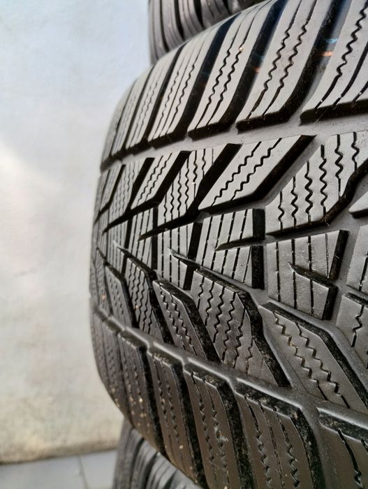 Cauciucuri de iarnă 235 55 R17 ( an 2020) indice 103 V pt dube