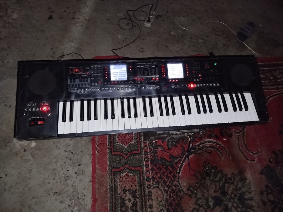 Roland E-A7 sintezator