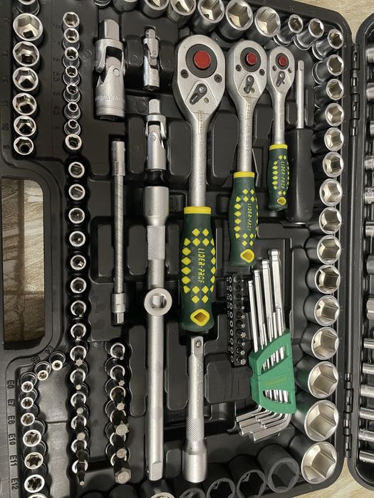 Набор инструментов 151 ключей