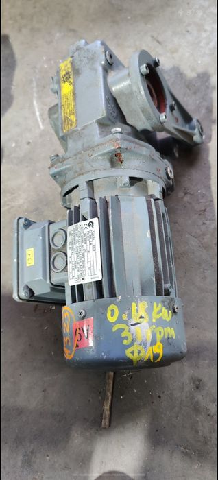 Motor electric trifazat cu reductor, 0.18kW, 31rpm, 380V