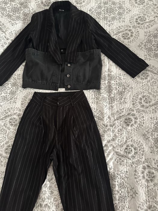 Черен костюм от три части