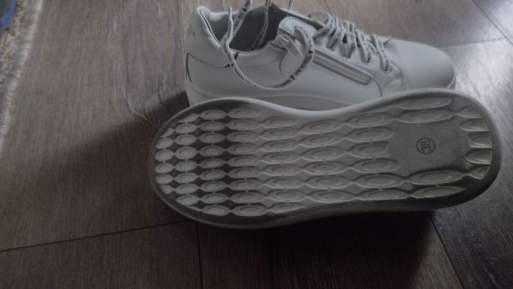 Бели кожени сникърси, ест. кожа,38 номер