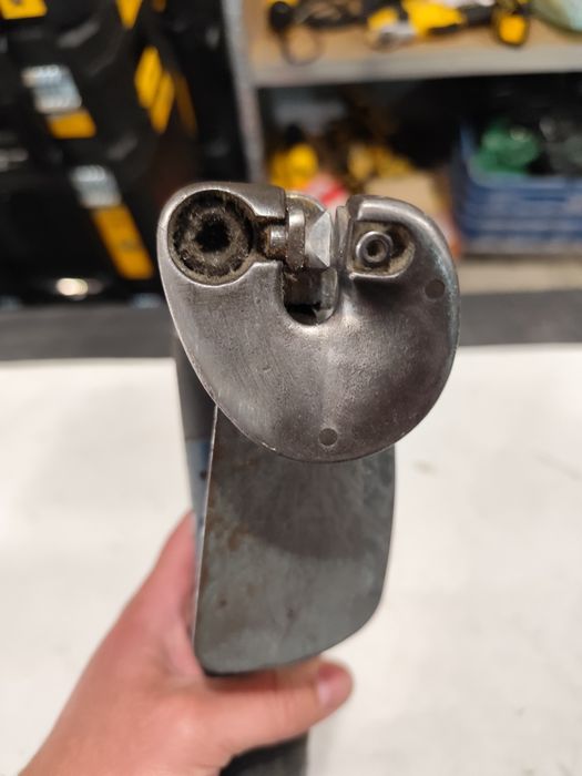 Намалена цена Акумулаторна ножица за ламарина Бош Bosch GSC 12V-13 + 2