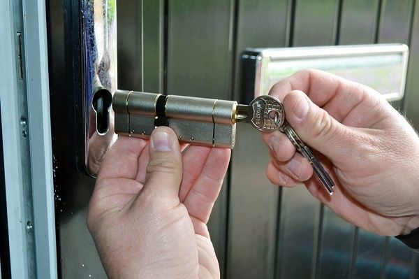 Установка замков ремонт