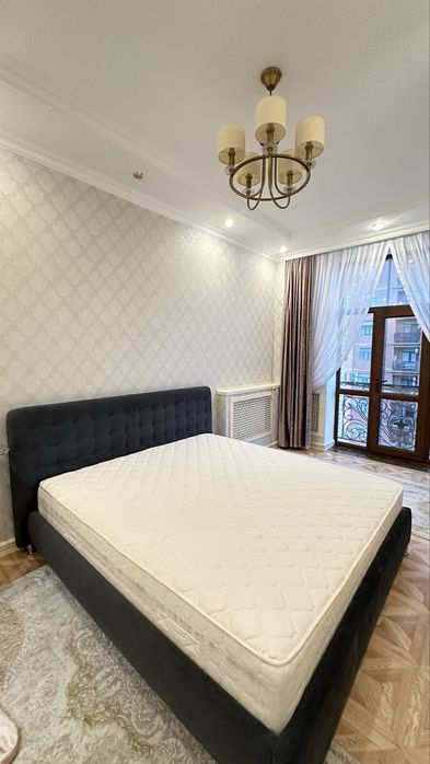 Двуспальная кровать