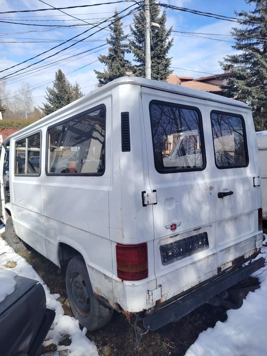 Мерцедес MB100 пътнически