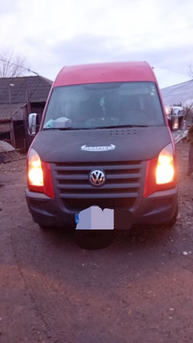 Vând Crafter bun este cu 5 locuri și marfa este dotata cu cârlig .