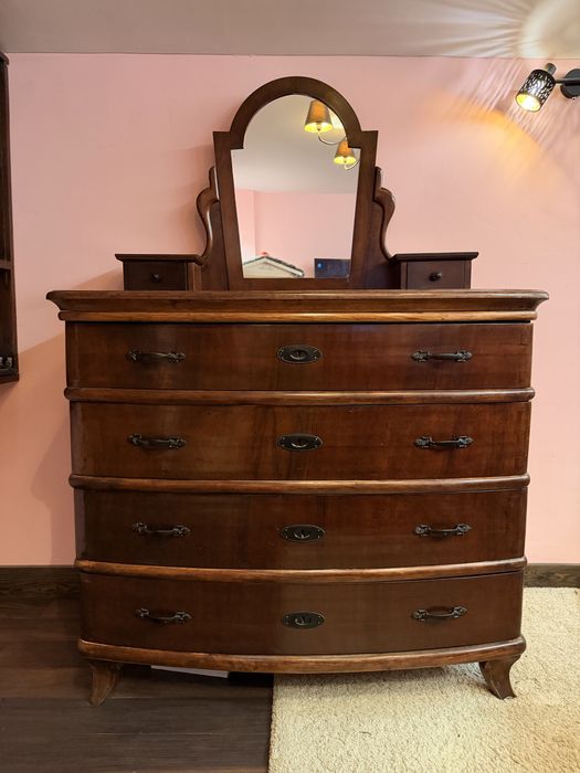 Масивен дървен скрин 112х66 мебел орех