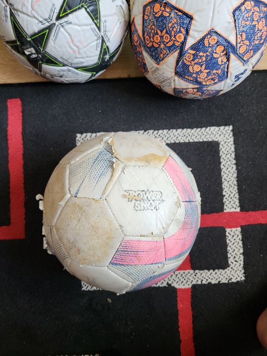 Trei mingi la pret de una