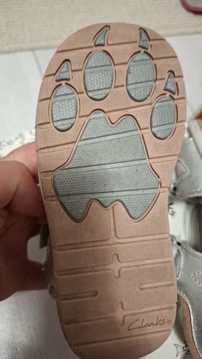 Кожени сандали Clarks