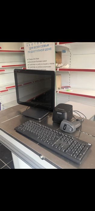 Стеллажи и кассовое оборудование
