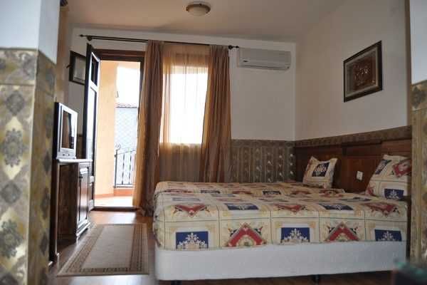 Хотел в Свети Влас с басейн на последния етаж.