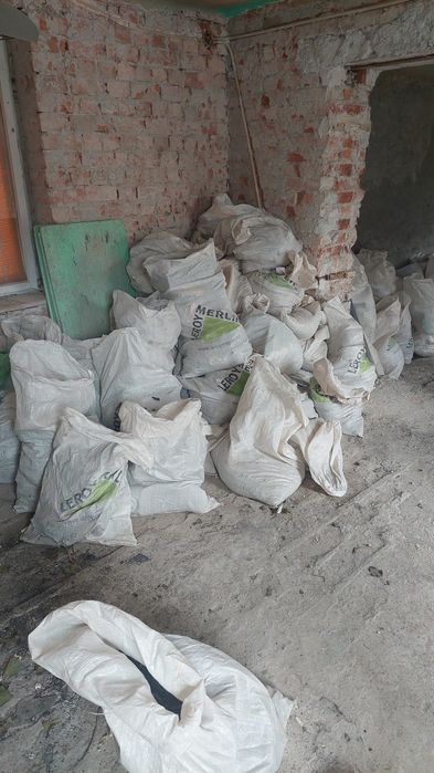 Debarasez moloz,demolam case, anexe, interioare apartamente