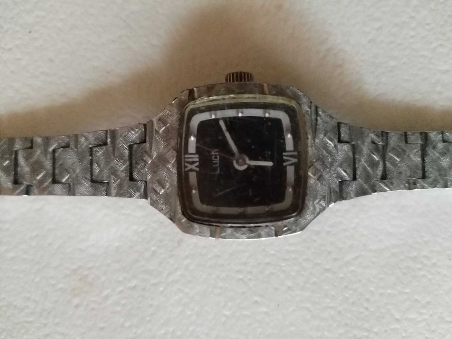 Стари Дамски и Мъжки Часовници Работещи Три от Тях