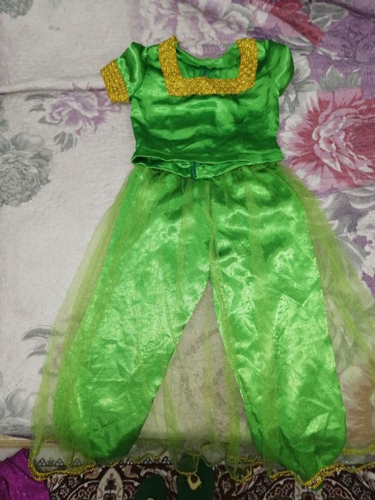 Ұлттық киiмдер қыз балаға