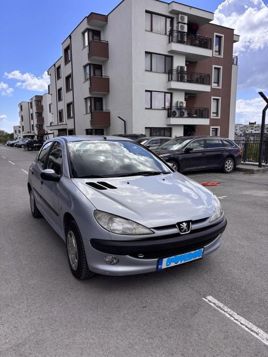 Продавам Пежо 206