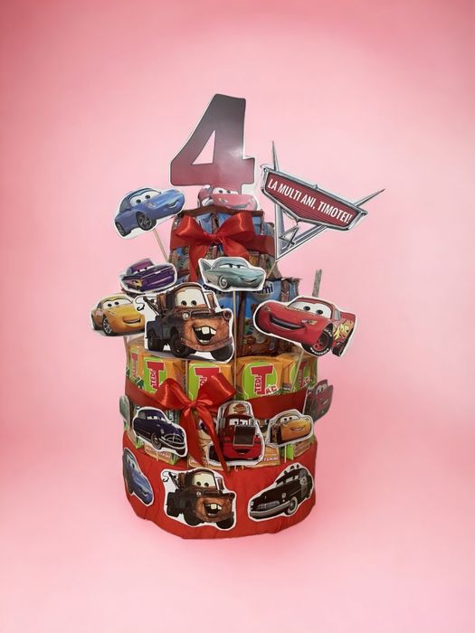 Tort din dulciuri ambalate