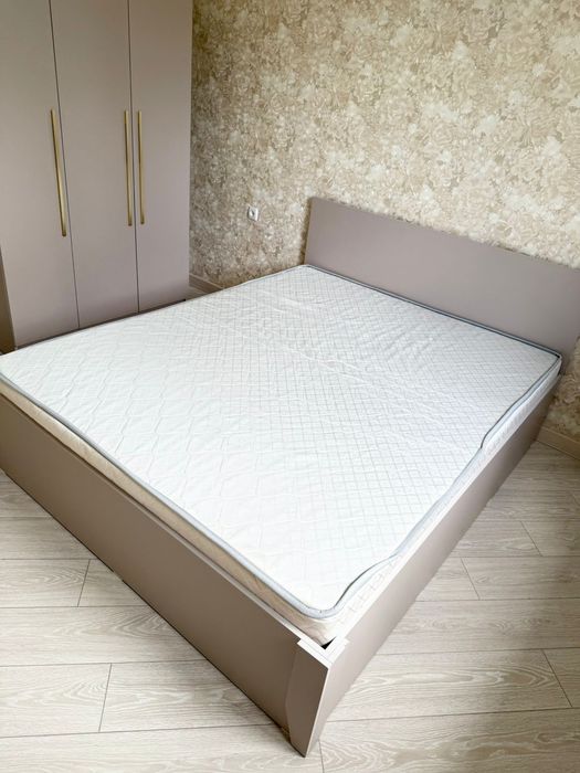 Продается спальный гарнитур