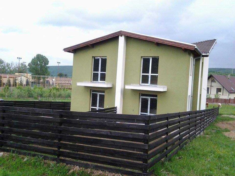 Duplex de vanzare Gilau, la 200 m de lac.