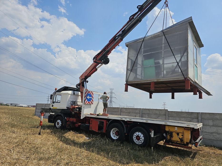 Camion cu macara  de inchiriat transport containere
