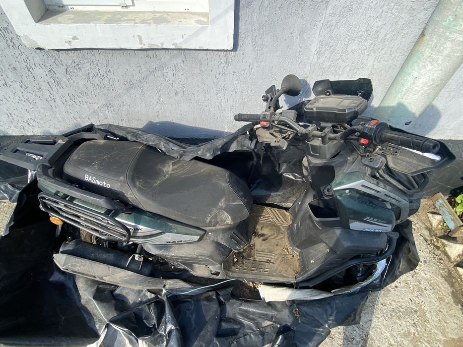 Продам скутер танк 150 куб