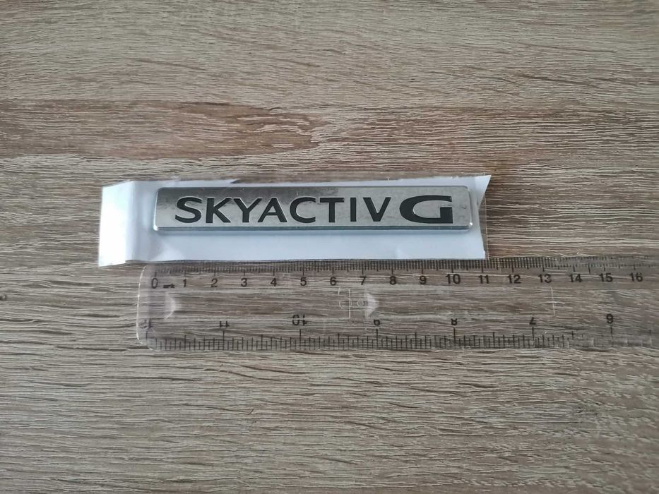Сребрист надпис Mazda Skyactiv G