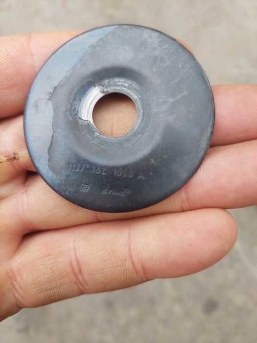 Vând ambreiaj Oală și șaibă toate piesele sânt originale de stihl