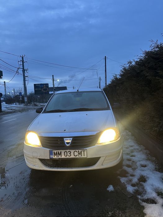 Vând Dacia logan