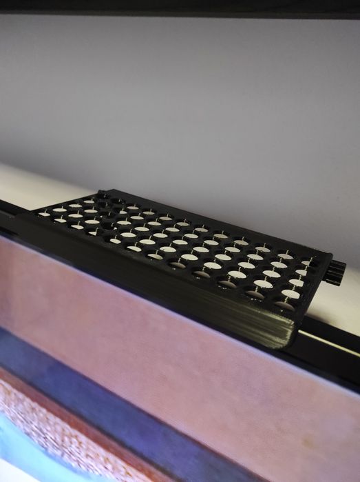 Поставка за върху телевизор