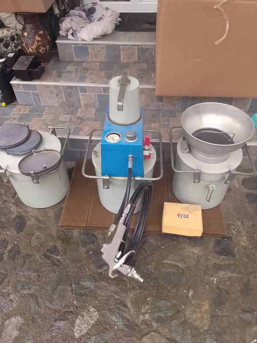 Vând aparat de vopsit airless  profesional