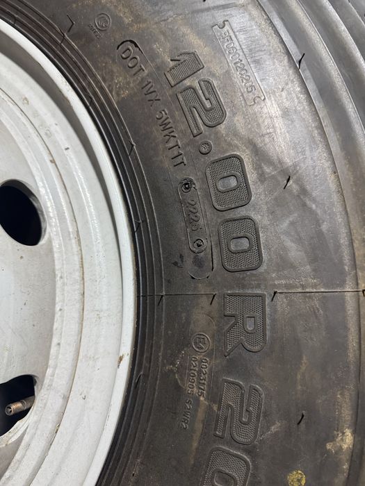 Продам шины с дисками 12.00R20