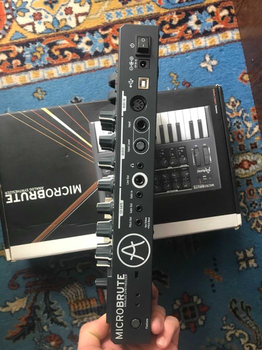Sintetizator analog - Arturia Microbrute + Decksaver