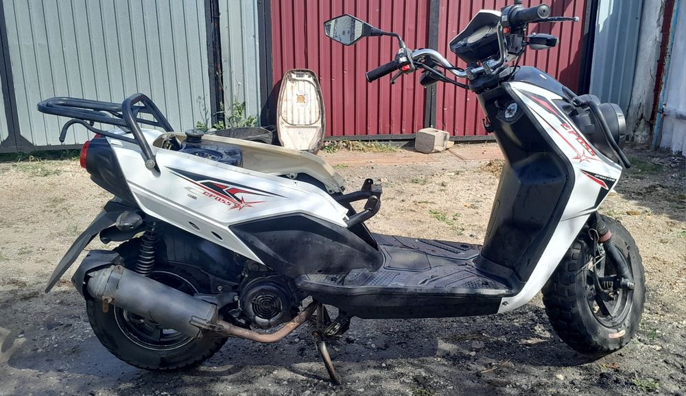 Продам скутер Cross 150