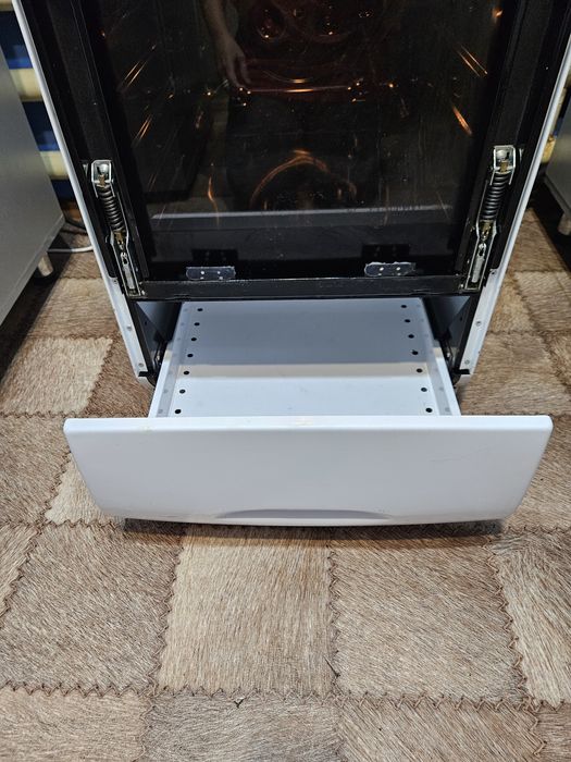 Электро плита Kaiser. 4 комфорки