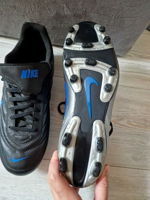 Бутонки за футбол  Nike