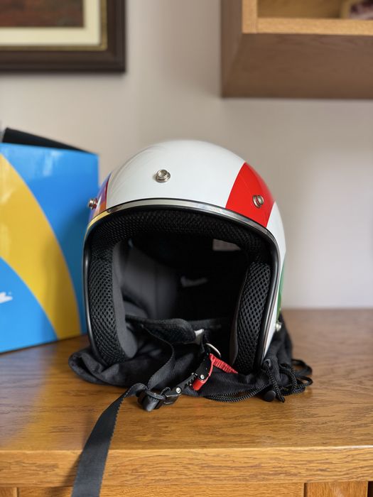 Нова Каска VESPA NAZIONI 2.0