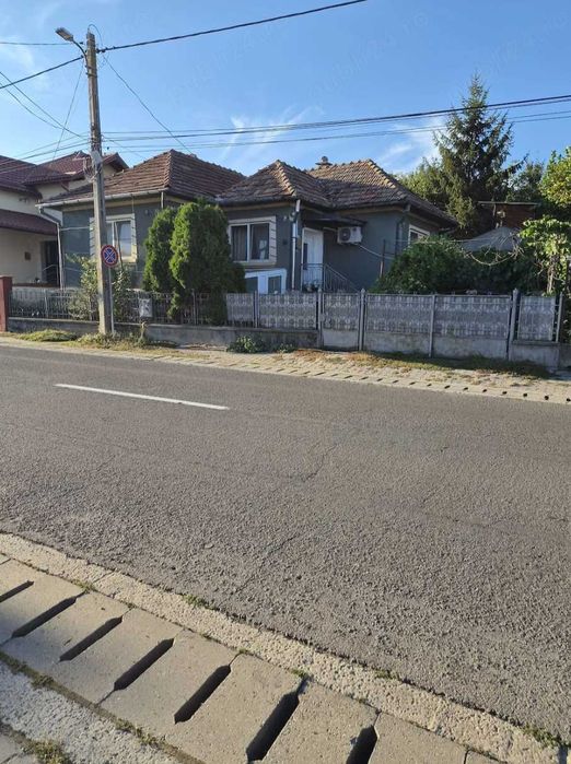 Casa spatioasa cu gradina, curte si garaj