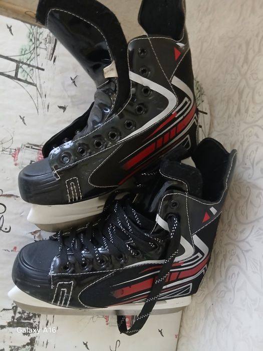 Коньки хокейные для льда