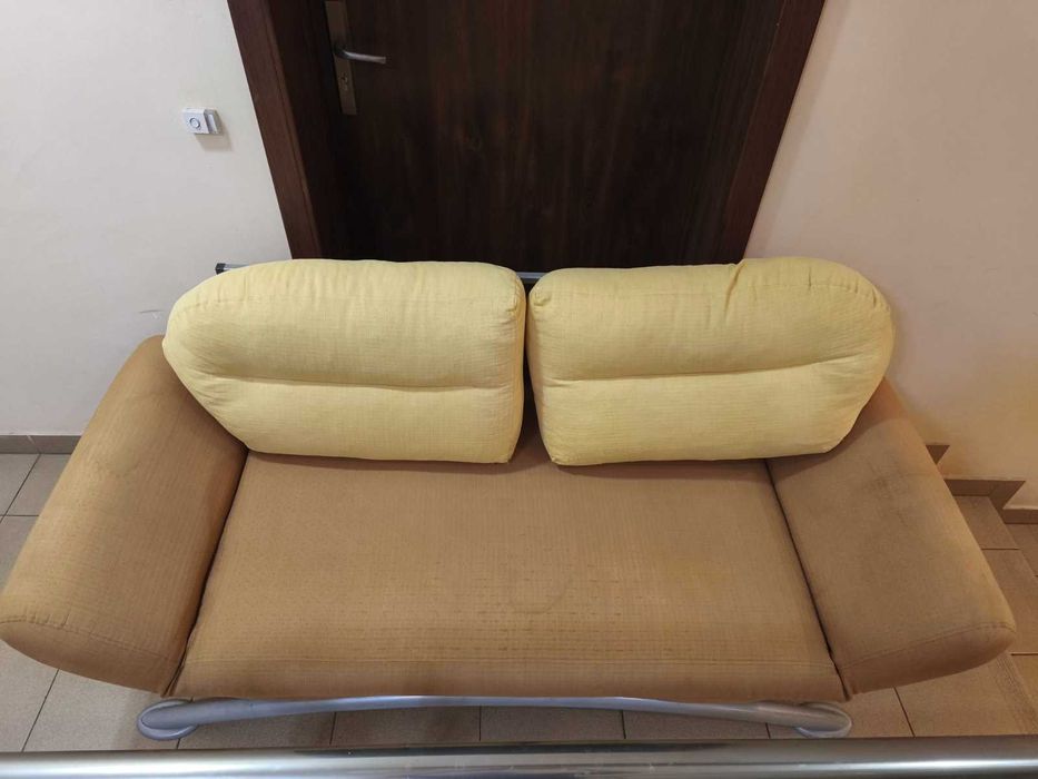 Канапе(Трансформиращо се в легло) с табуретки.Отлично състояние.