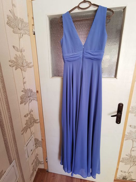 Дълга синя рокля