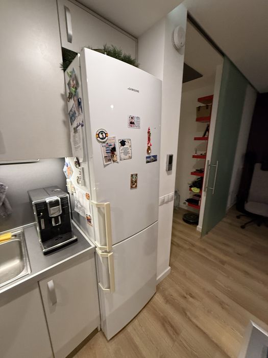 Хладилник с фризер Samsung височина 200см